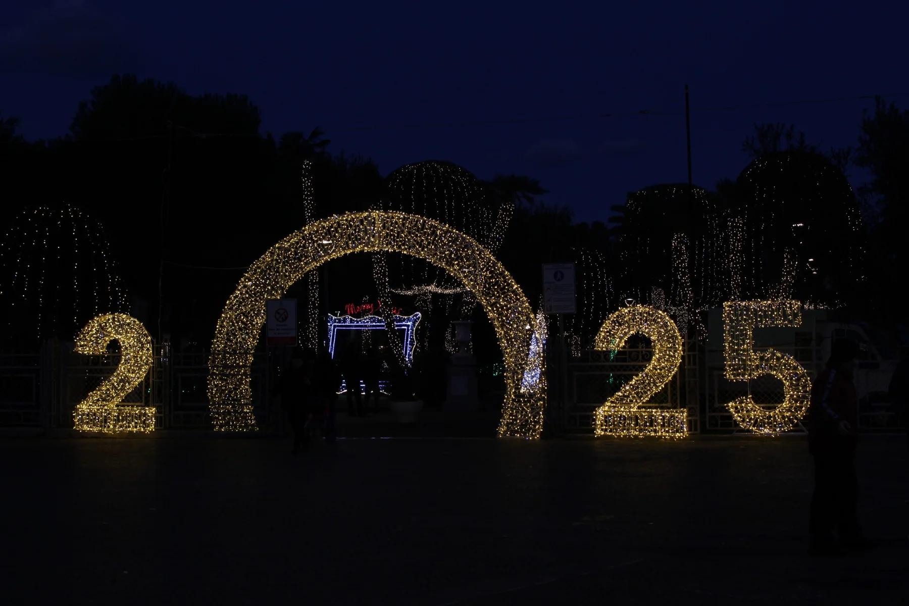 Scritta luminosa 2025